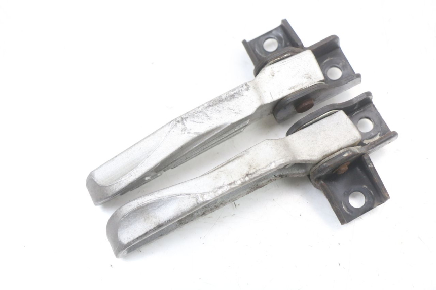 photo de PAIR REAR FOOTRESTS SYM FIDDLE 3 III 50 (2014 - 2020) - Alternative perspective