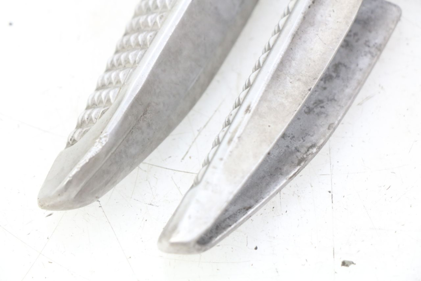 photo de PAIR OF REAR FOOTRESTS HONDA FORZA 125 (2015 - 2016) - Component detail