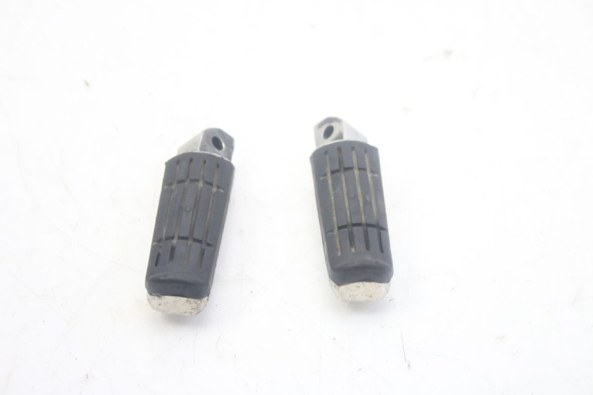 photo de PAIR OF REAR FOOTRESTS YAMAHA FZS FAZER 600 (1998 - 2001) - Alternative perspective