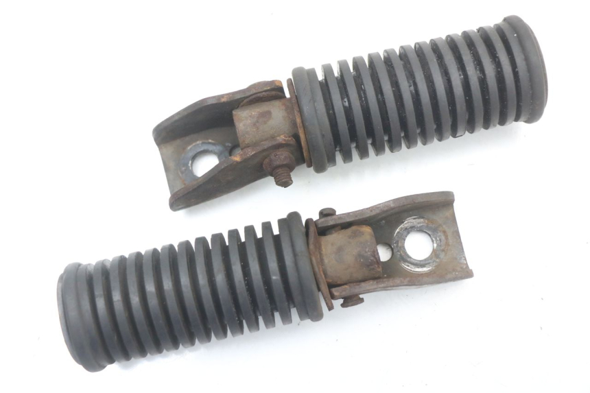 photo de PAIR REAR FOOTRESTS SUZUKI GN 125 (1997 - 2000) - Main view