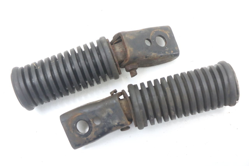photo de PAIR REAR FOOTRESTS SUZUKI GN 125 (1997 - 2000) - Component detail