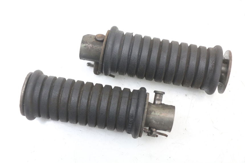 photo de PAIR REAR FOOTRESTS SUZUKI GSX E 250 (1982 - 1983) - Main view
