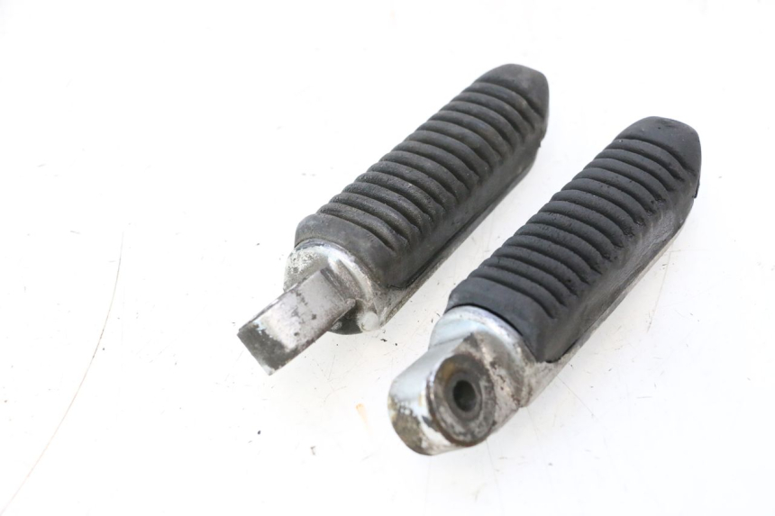 photo de PAIR REAR FOOTRESTS SUZUKI GSX F GSXF 750 (1988 - 1998) - Zoom on usage condition