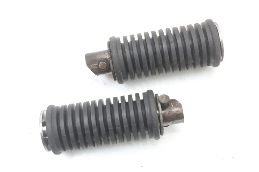 photo de PAIR REAR FOOTRESTS SUZUKI GZ MARAUDER 125 (1998 - 2004) - Main view