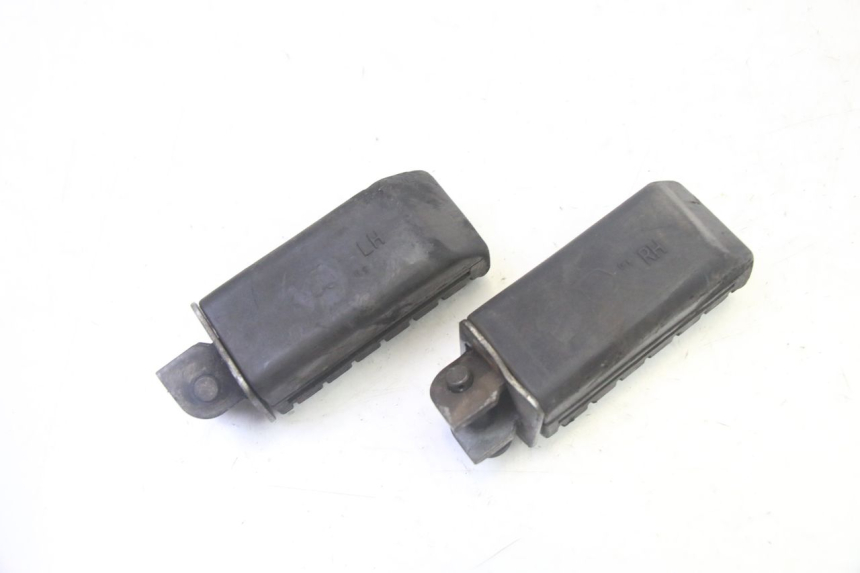 photo de PAIR REAR FOOTRESTS DAELIM HISTORY 125 (2001 - 2002) - Technical close-up