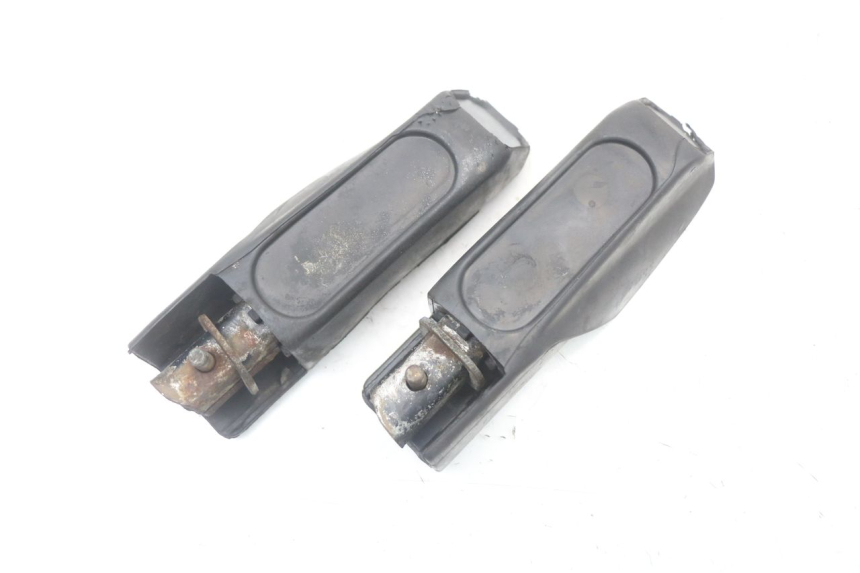 photo de PAIR REAR FOOTRESTS HONDA FES S-WING SWING 125 (2007 - 2015) - Technical close-up