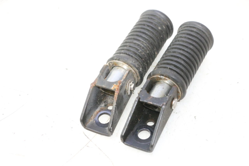 photo de PAIR OF REAR FOOTRESTS KEEWAY HURRICANE 50 (2006 - 2019) - Surface and material condition