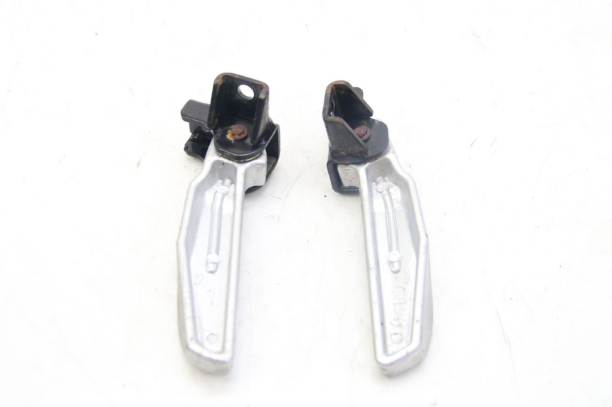 photo de PAIR OF REAR FOOTRESTS SYM JET 4 4T 50 (2018 - 2021) - Technical close-up