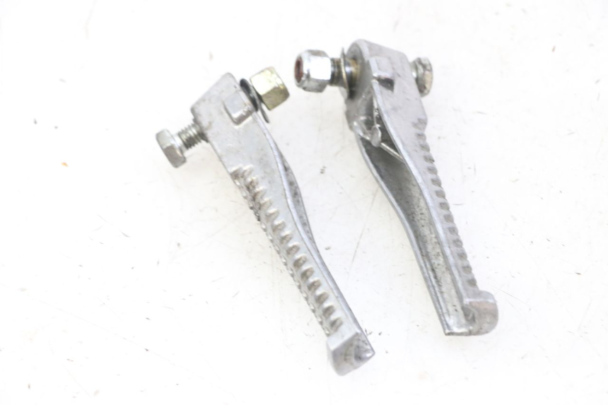 photo de PAIR REAR FOOTRESTS PEUGEOT JET FORCE CARBU 50 (2003 - 2016) - Alternative perspective