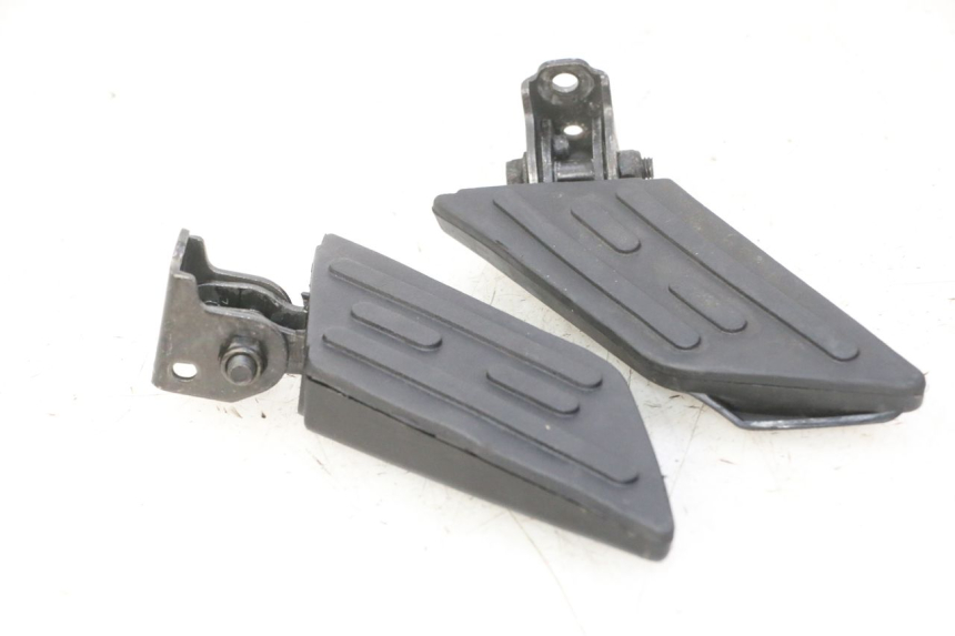 photo de PAIR OF REAR FOOTRESTS PEUGEOT KISBEE 2T 50 (2010 - 2017) - Technical close-up