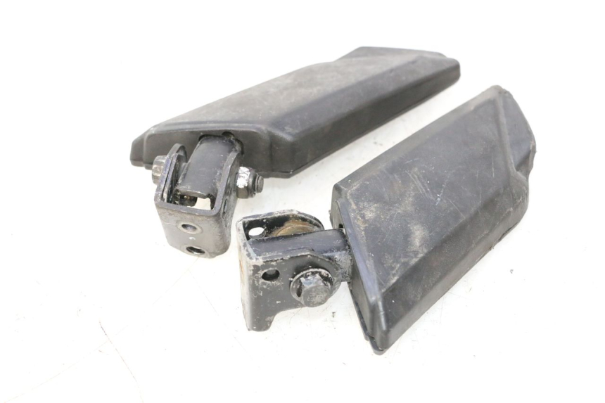 photo de PAIR OF REAR FOOTRESTS PEUGEOT KISBEE 2T 50 (2010 - 2017) - Fixing points details