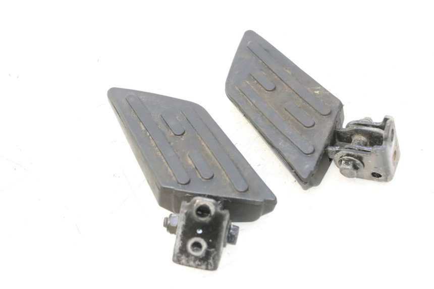 photo de PAIR OF REAR FOOTRESTS PEUGEOT KISBEE 2T 50 (2010 - 2017) - Surface and material condition