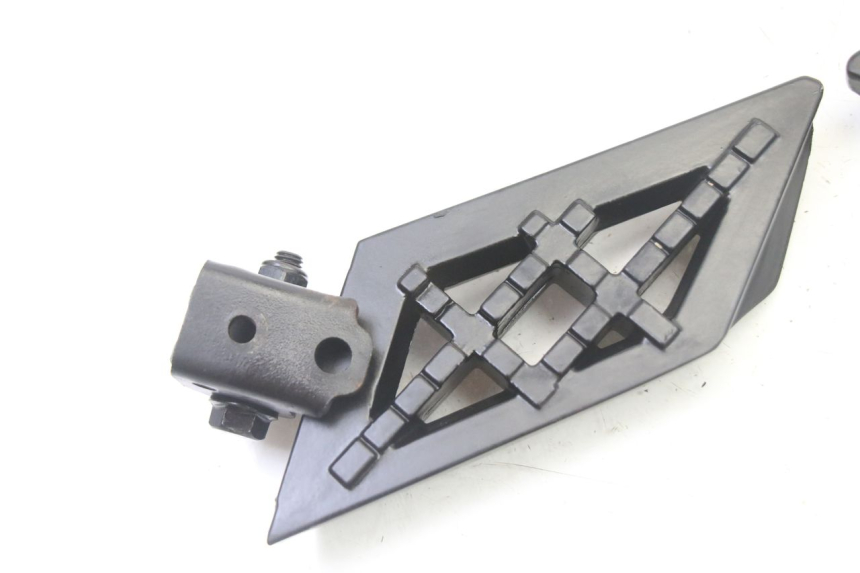 photo de PAIR OF REAR FOOTRESTS PEUGEOT KISBEE 4T 50 (2018 - 2022) - Component detail