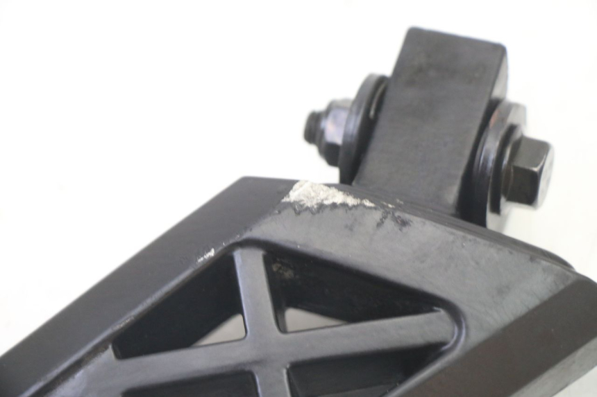 photo de PAIR OF REAR FOOTRESTS PEUGEOT KISBEE 4T 50 (2018 - 2022) - Distinctive features