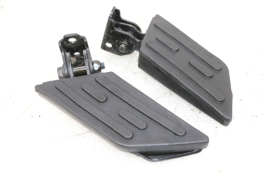 photo de PAIR OF REAR FOOTRESTS PEUGEOT KISBEE 4T 50 (2010 - 2017) - Main view