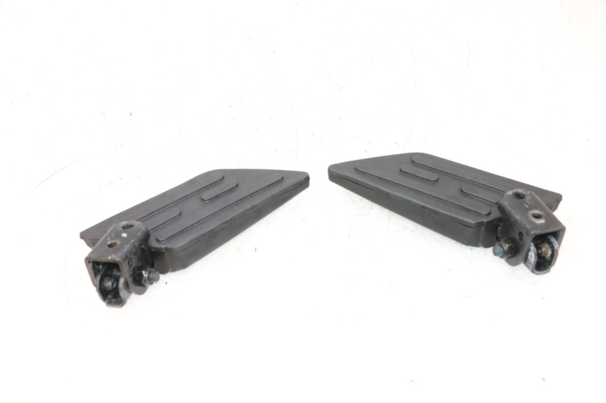 photo de PAIR OF REAR FOOTRESTS PEUGEOT KISBEE 4T 50 (2010 - 2017) - Component detail