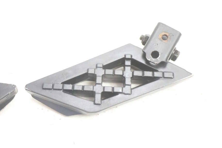 photo de PAIR OF REAR FOOTRESTS PEUGEOT KISBEE 4T 50 (2018 - 2022) - Product overview