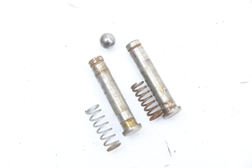 photo de PAIR REAR FOOTRESTS RENAULT KOURANOS 125 (2001 - 2004) - Technical close-up