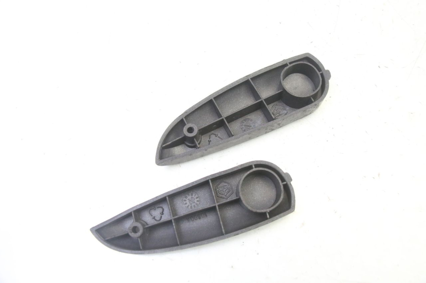 photo de PAIR REAR FOOTRESTS PIAGGIO LIBERTY 4T 50 (2009 - 2015) - Zoom on usage condition