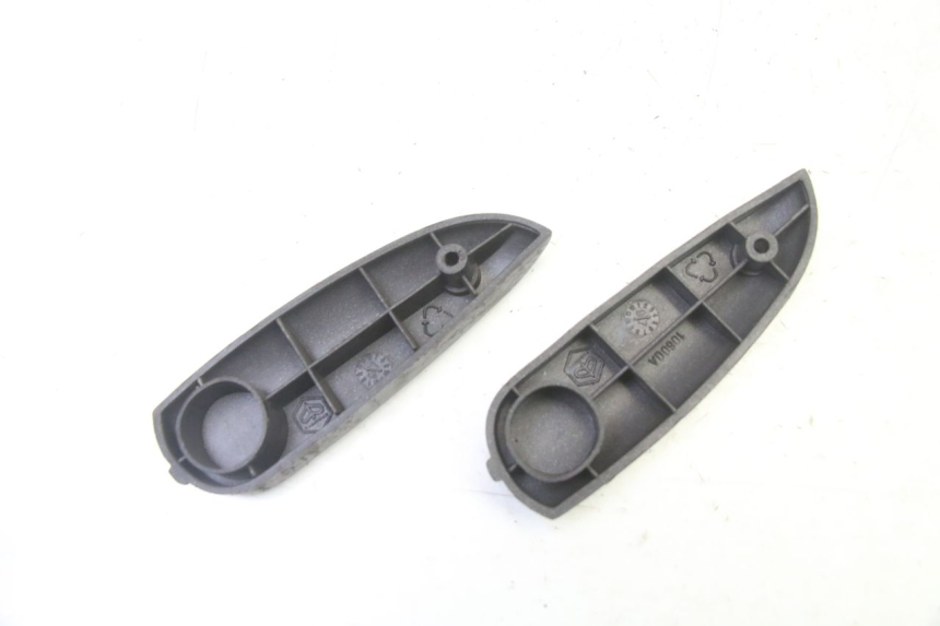 photo de PAIR REAR FOOTRESTS PIAGGIO LIBERTY 4T 50 (2009 - 2015) - Alternative perspective