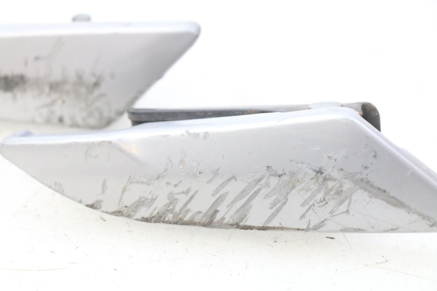 photo de PAIR OF REAR FOOTRESTS PIAGGIO LIBERTY IGET 4T 50 (2015 - 2020) - Alternative perspective