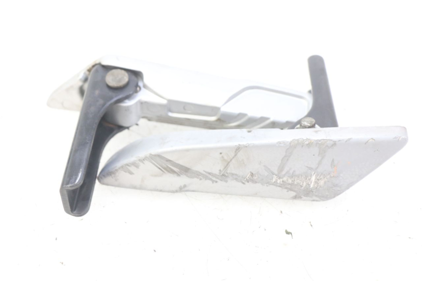 photo de PAIR OF REAR FOOTRESTS PIAGGIO LIBERTY IGET 4T 50 (2015 - 2020) - Technical close-up