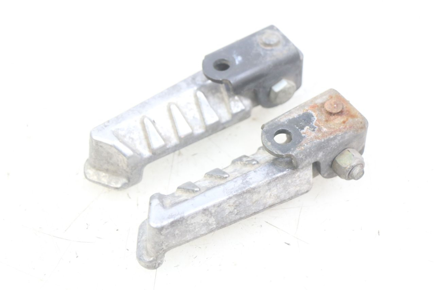 photo de PAIR OF REAR FOOTRESTS PEUGEOT LUDIX 50 (2005 - 2007) - Component detail