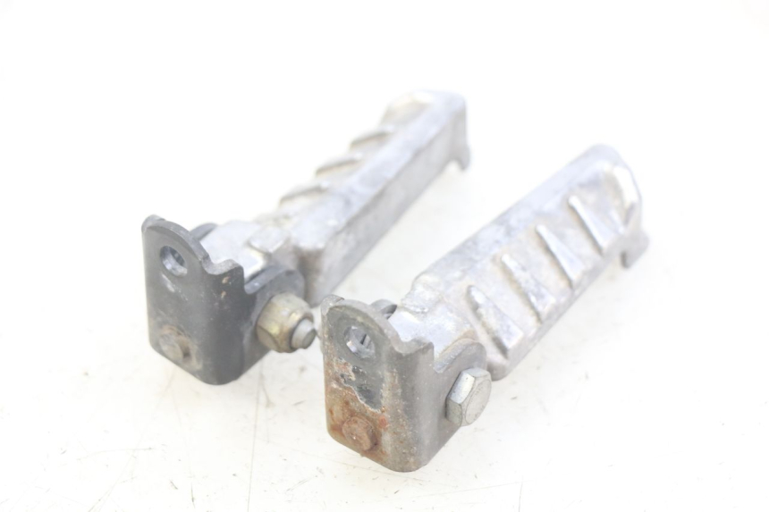 photo de PAIR OF REAR FOOTRESTS PEUGEOT LUDIX 50 (2005 - 2007) - Zoom on usage condition