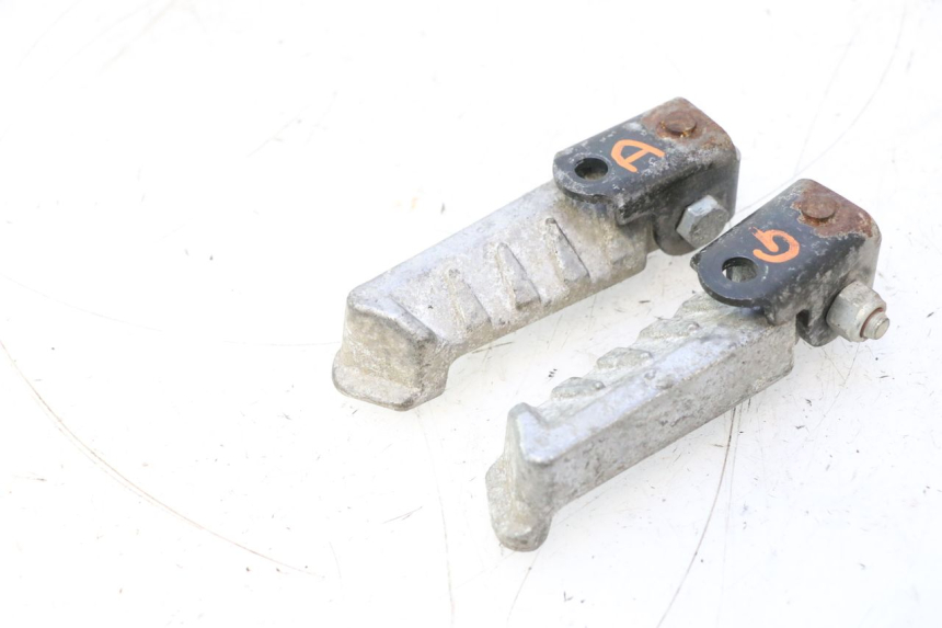 photo de PAIR REAR FOOTRESTS PEUGEOT LUDIX ONE 50 (2004 - 2013) - Component detail