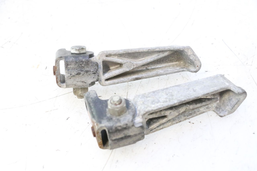 photo de PAIR REAR FOOTRESTS PEUGEOT LUDIX ONE 50 (2004 - 2013) - Zoom on usage condition