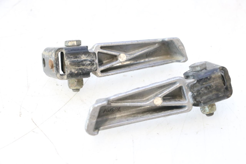 photo de PAIR REAR FOOTRESTS PEUGEOT LUDIX ONE 50 (2004 - 2006) - Alternative perspective