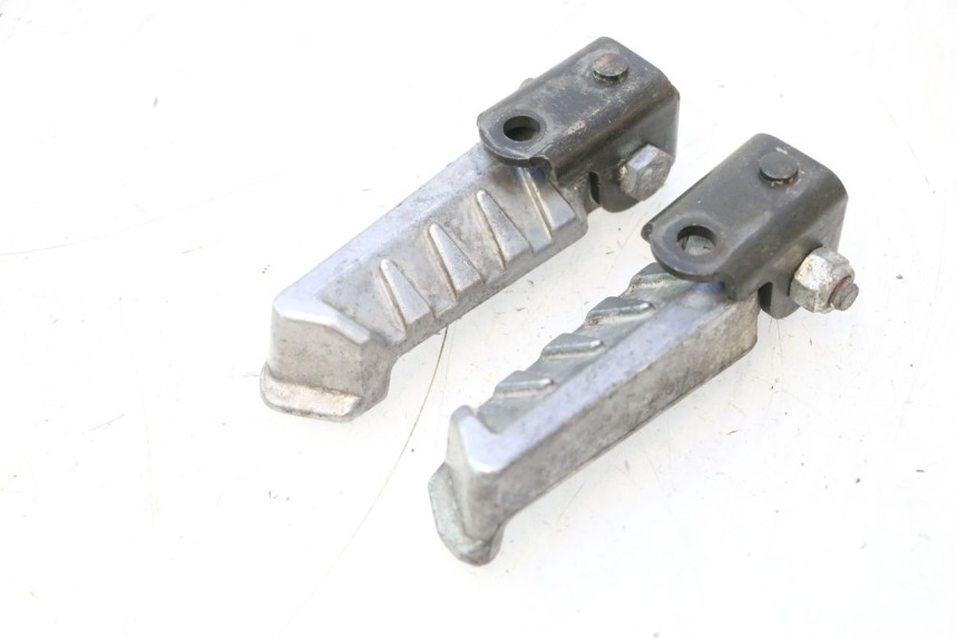 photo de PAIR OF REAR FOOTRESTS PEUGEOT LUDIX SNAKE 2T 50 (2004 - 2014) - Component detail