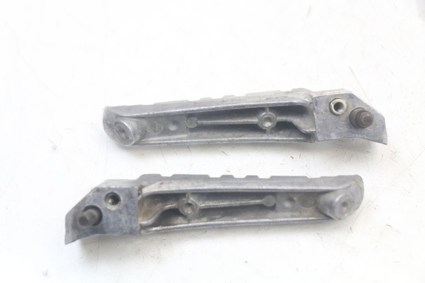 photo de PAIR REAR FOOTRESTS MBK MACH G AC 50 (2002 - 2014) - Technical close-up