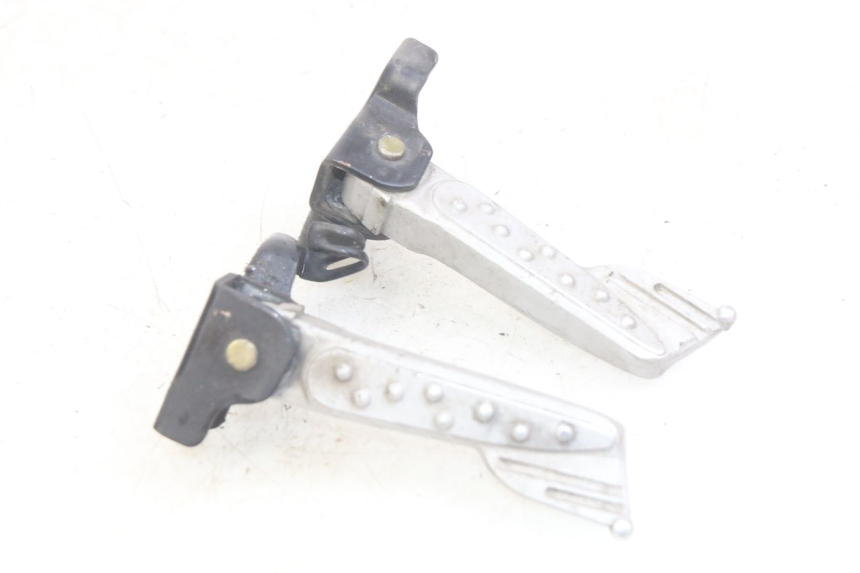 photo de PAIR OF REAR FOOTRESTS SYM MIO 50 (2011 - 2017) - Main view