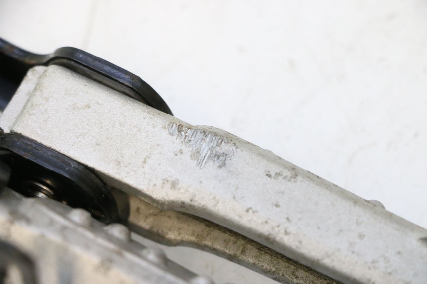 photo de PAIR REAR FOOTRESTS SYM MIO 50 (2005 - 2010) - Zoom on usage condition