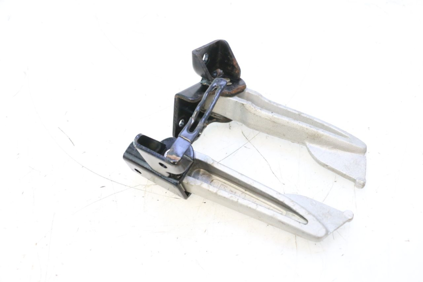 photo de PAIR REAR FOOTRESTS SYM MIO 50 (2005 - 2010) - Alternative perspective