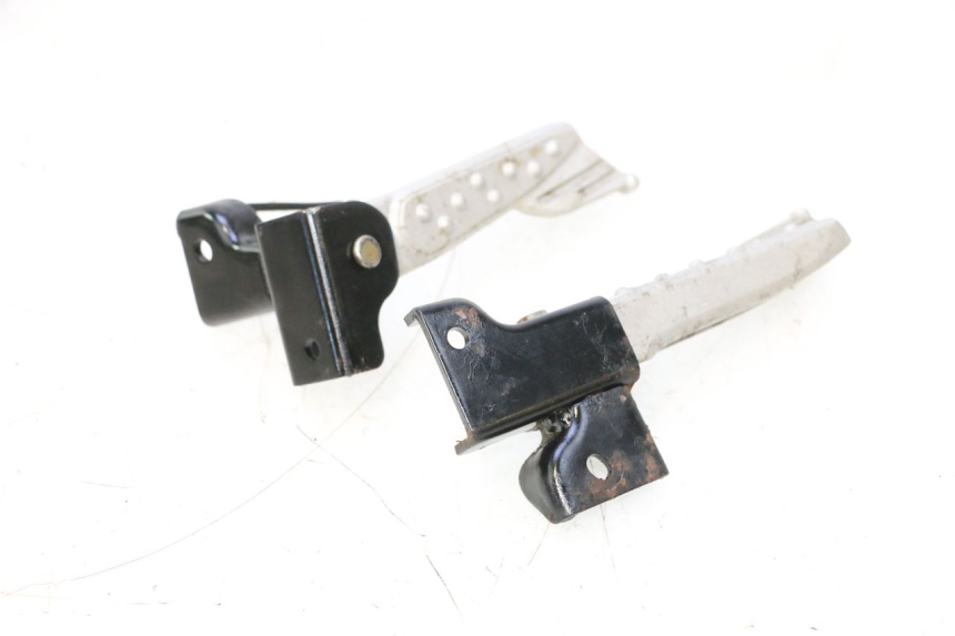 photo de PAIR REAR FOOTRESTS SYM MIO 50 (2005 - 2010) - Product overview