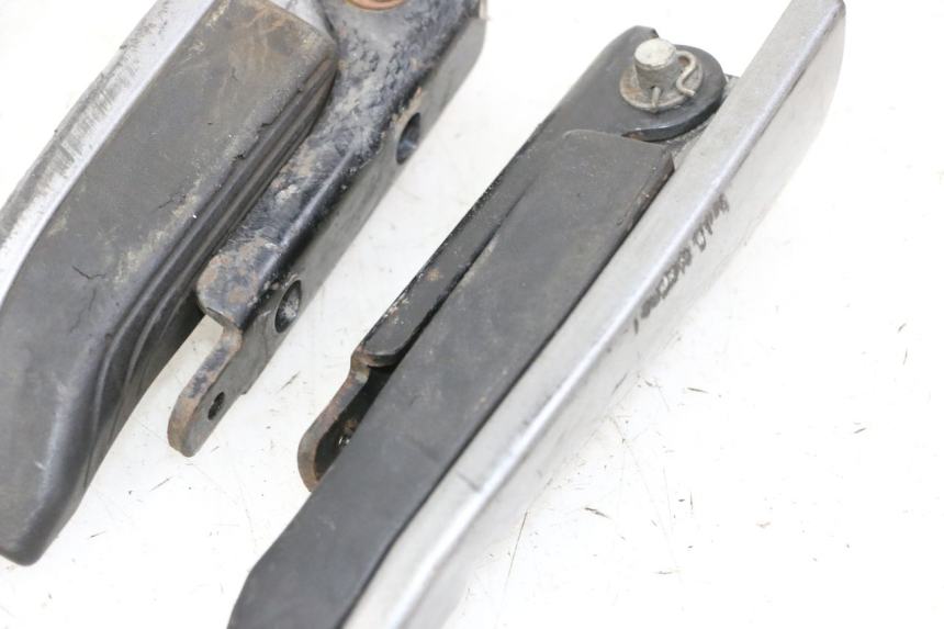 photo de PAIR REAR FOOTRESTS PIAGGIO MP3 500 (2014 - 2017) - Distinctive features