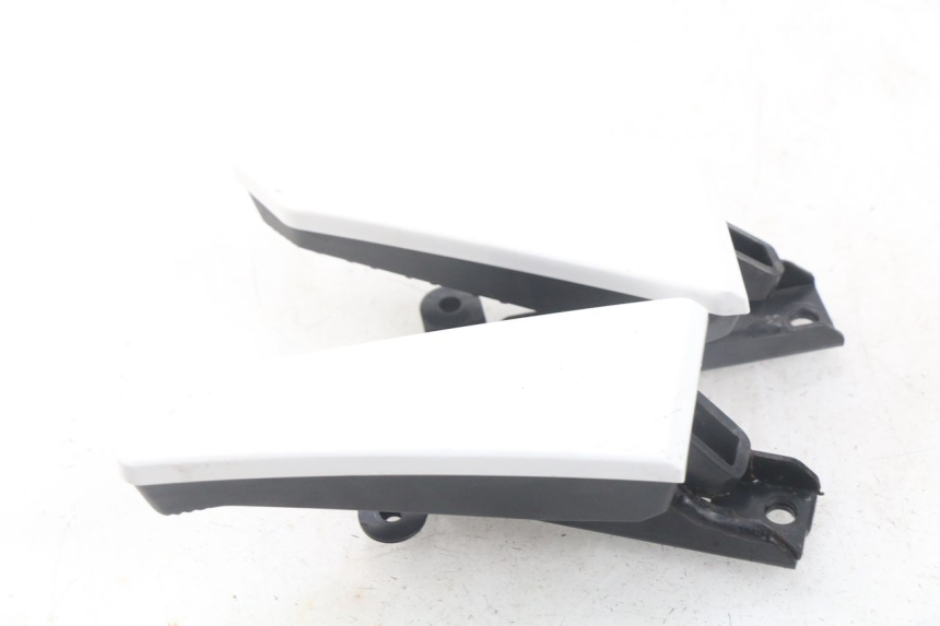 photo de PAIR REAR FOOTRESTS MBK MW TRYPTIK 125 (2017 - 2022) - Technical close-up