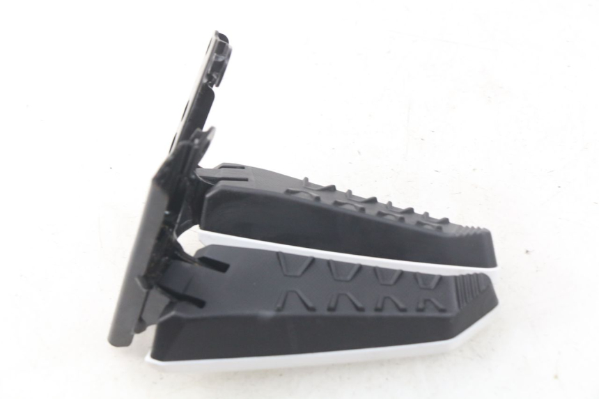 photo de PAIR REAR FOOTRESTS MBK MW TRYPTIK 125 (2017 - 2022) - Surface and material condition