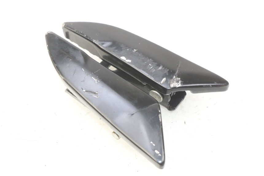 photo de PAIR OF REAR FOOTRESTS PIAGGIO NEW TYPHOON 50 (2018 - 2021) - Zoom on usage condition