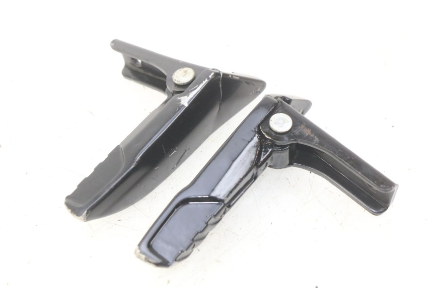 photo de PAIR OF REAR FOOTRESTS PIAGGIO NEW TYPHOON 50 (2018 - 2021) - Checked used part