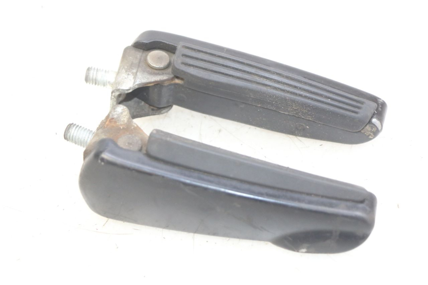photo de PAIR OF REAR FOOTRESTS GILERA NEXUS 125 (2007 - 2009) - Technical close-up