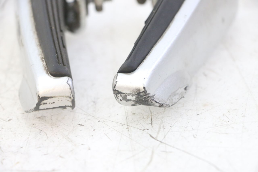 photo de PAIR OF REAR FOOTRESTS GILERA NEXUS 125 (2009 - 2013) - Alternative perspective