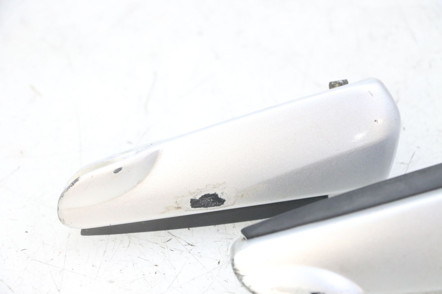 photo de PAIR OF REAR FOOTRESTS GILERA NEXUS 125 (2009 - 2013) - Product overview