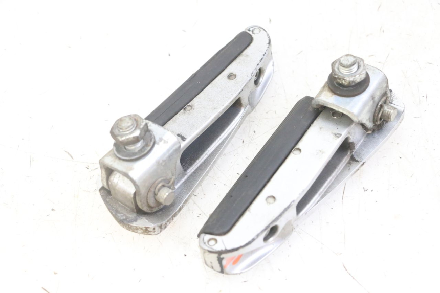 photo de PAIR OF REAR FOOTRESTS GILERA NEXUS 125 (2009 - 2013) - Checked used part