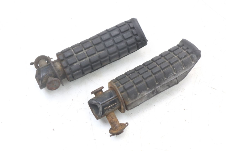 photo de PAIR OF REAR FOOTRESTS HONDA NTV DEAUVILLE 650 (1998 - 2001) - Zoom on usage condition