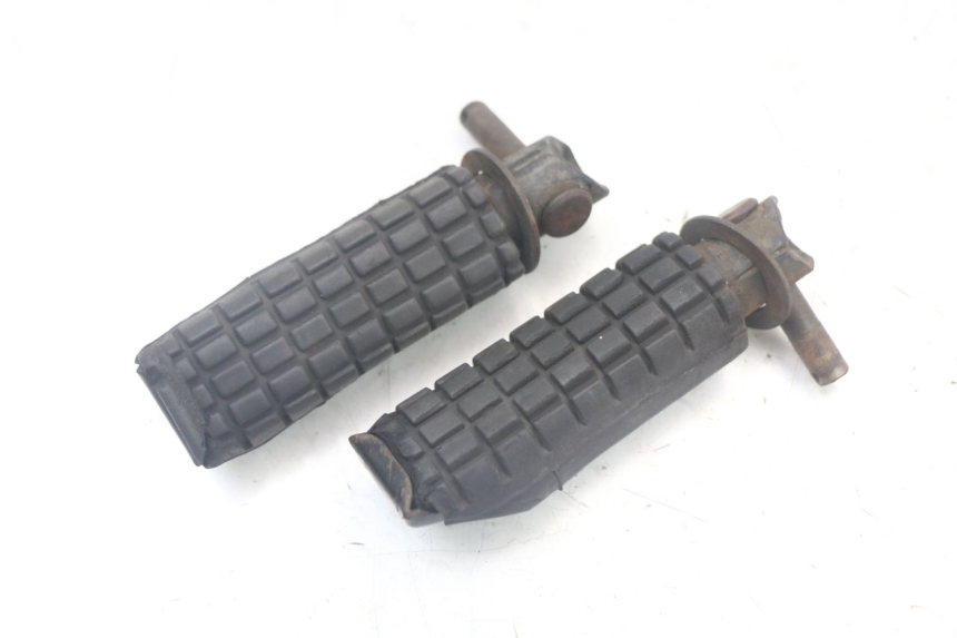 photo de PAIR OF REAR FOOTRESTS HONDA NTV DEAUVILLE 650 (1998 - 2001) - Zoom on usage condition