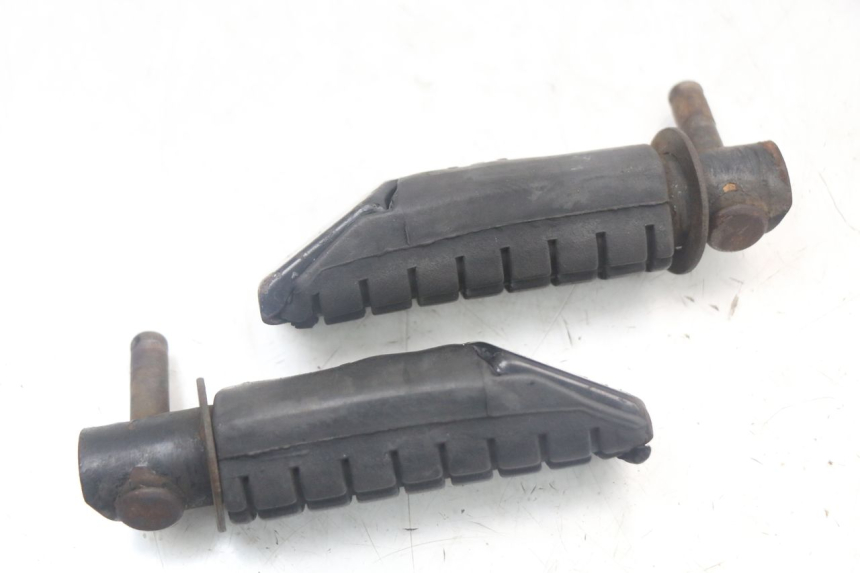 photo de PAIR OF REAR FOOTRESTS HONDA NTV DEAUVILLE 650 (1998 - 2001) - Technical close-up