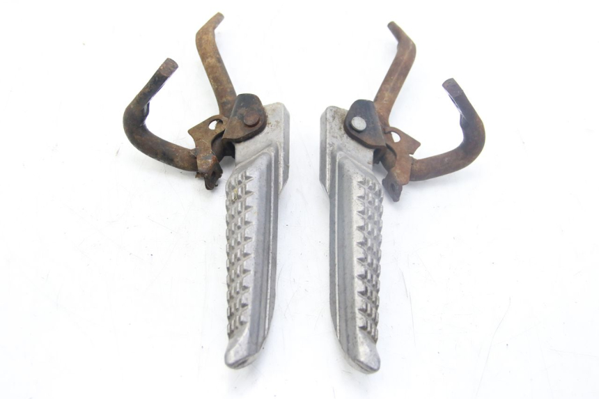 photo de PAIR OF REAR FOOTRESTS SELECT UP OCTALIS 125 (2007 - 2012) - Checked used part